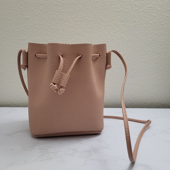 Elegant Nude Bucket Bag - Picture 3 of 5